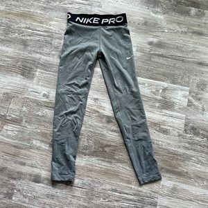 Girls nike pro leggings